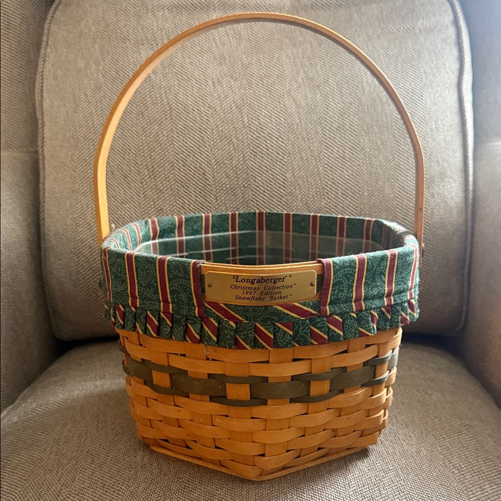 Longaberger Christmas Basket with Green and Tan Accents